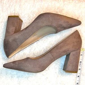 ZigiSoho NWOT Taupe Faux Suede Block Heel. size 8
